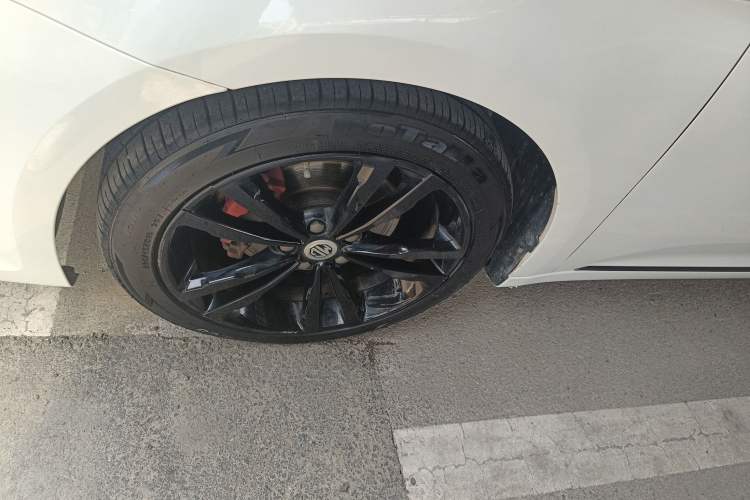 Used MG 6 2019 20T Automatic Trophy Racing Edition + Sporty Rear Exhaust Racing Kit Left Front Wheel Hub