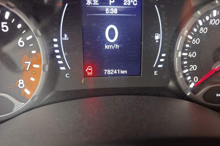 Used Jeep Renegade 2018 Connected Large Screen Version 180T Automatic High-Energy Edition Odometer Close Up