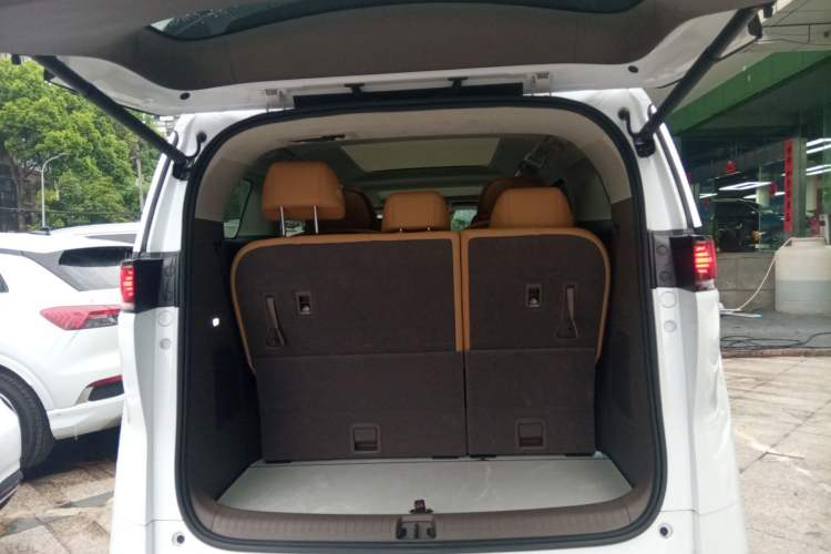 Used Denza D9 2022 DM-i 970 Four-Wheel Drive Flagship Model
