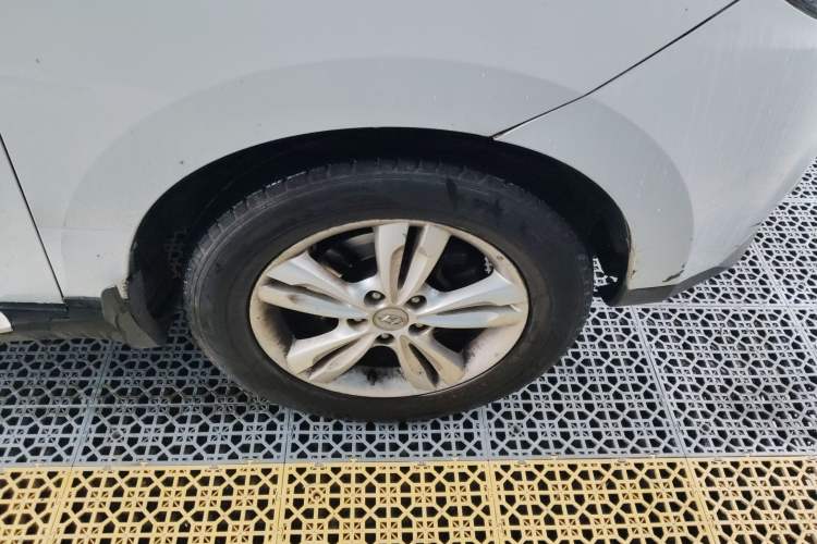 Used Hyundai ix35 2012 2.0L Automatic Two-Wheel Drive Elite Edition GLS Right Front Wheel Hub