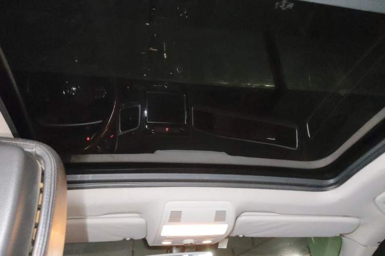 Used Volkswagen Touareg 2011 3.0 TSI Comfort Version Headliner