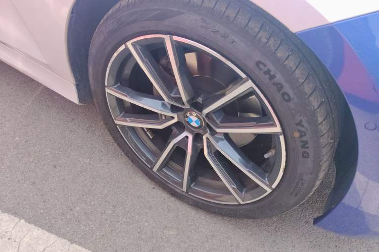 Used BMW 3 Series 2021 320Li M Sport Package Right Front Wheel Hub
