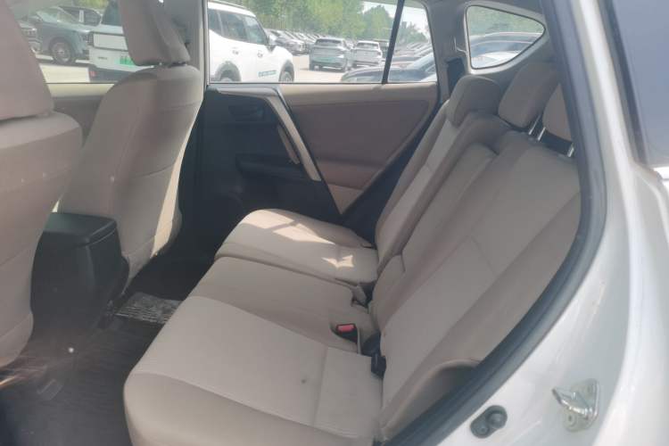 Used Toyota RAV4 2015 2.0L CVT Two-Wheel Drive Fashion Edition
