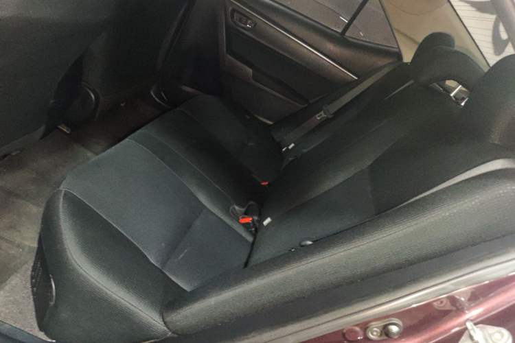 Used Toyota Levin 2016 Dual-Engine 1.8H GS E-CVT Elite Model with Sunroof Left Rear Seat