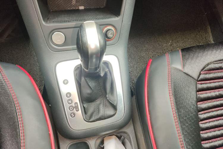 Used Volkswagen Tiguan 2015 1.8TSI Automatic Two-Wheel Drive Luxury Model Gear Lever