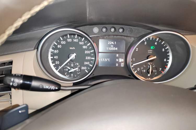 Used Mercedes-Benz R-Class 2011 R 350 L 4MATIC