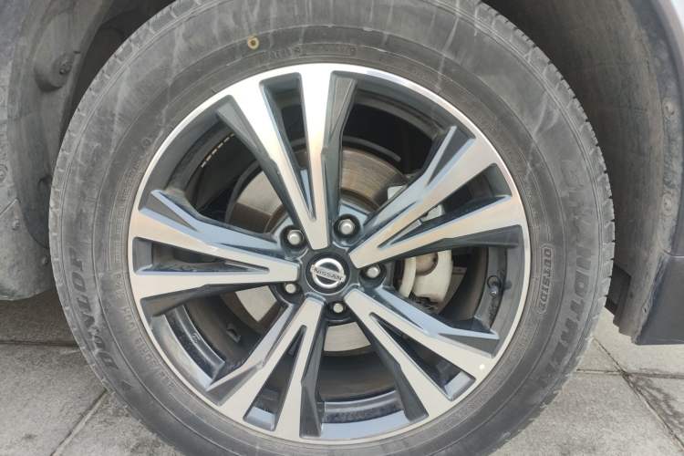 Used Nissan X-Trail 2017 2.5L CVT Leading Edition 4WD Right Front Wheel Hub