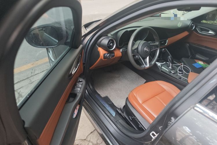 Used Alfa Romeo Giulia 2017 2.0T 200HP Luxury Edition