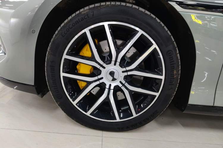 Used Denza Z9GT 2024 1100 Four-Wheel Drive Max Edition Left Front Wheel Hub