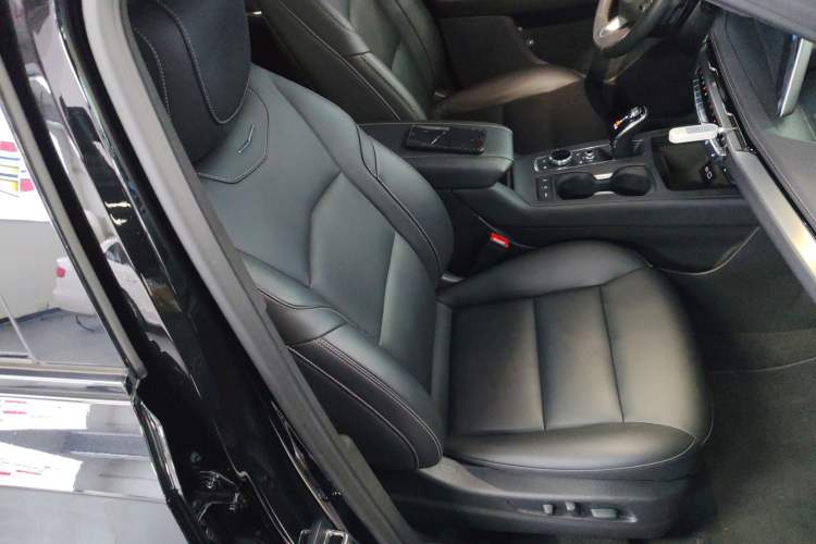 Used Cadillac XT4 2024 28T Two-Wheel-Drive Luxury Version