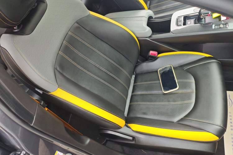 Used GAC Trumpchi EMPOW 2021 270T DCT J15 Version Right Front Seat