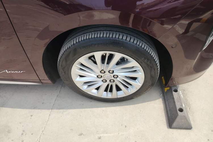 Used Buick Century 2023 2.0T Seven-Seater Yinshi Edition Right Front Wheel Hub