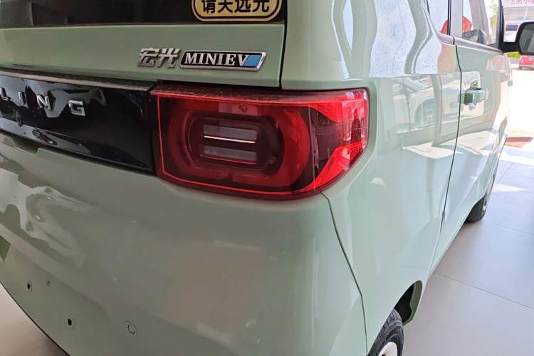 Used Wuling Hongguang MINIEV 2021 Macaron Fashion Edition Lithium-Ion Battery Right Rear Taillight