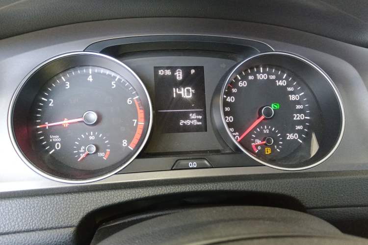 Used Volkswagen Golf 2016 1.6L Automatic Fashion Model Instrument Cluster