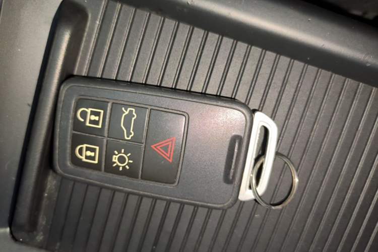 Used Volvo V40 2014 2.0T Zhiya Edition
