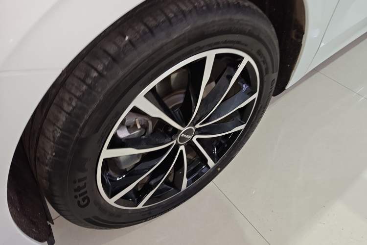 Used Roewe D7 2025 DMH 125km World Champion Edition Exterior 4