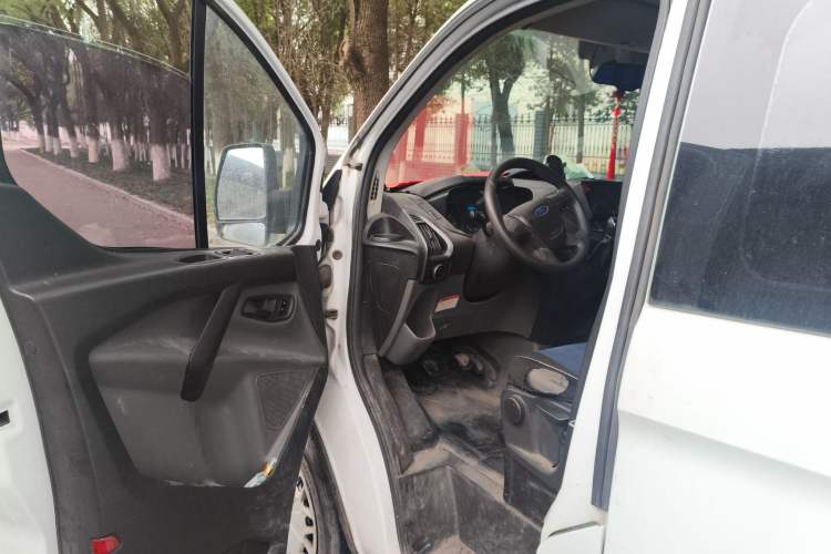 Used Ford Transit 2017 2.0T Diesel Multi-Purpose Commercial Vehicle Short Wheelbase Low Roof China IV Standard
