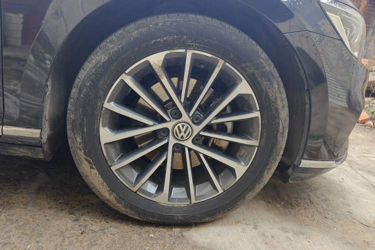 Used Volkswagen Magotan 2020 330TSI DSG Luxury Edition Right Front Wheel Hub