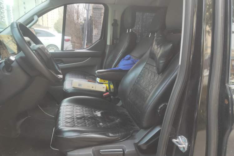 Used Ford Transit 2023 2.0T Diesel Automatic Multi-Function Commercial Vehicle Short Wheelbase Low Roof 5/6 Seats
