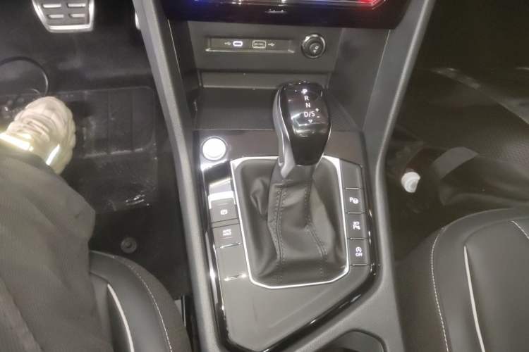 Used Volkswagen Tiguan L 2025 Model Outstanding Version 330TSI Automatic Two-Wheel Drive R-Line Longyao Edition