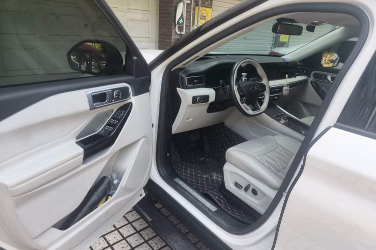 Used Ford Explorer 2023 EcoBoost 285 Four-Wheel Drive Red Gold Edition 6 Seats
