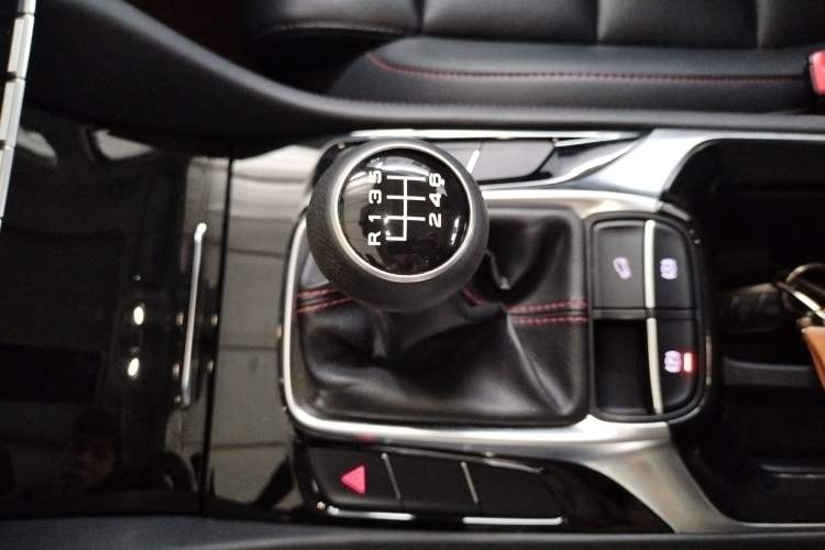 Used MG HS 2019 20T Manual Two-Wheel Drive Luxury Edition China VI Standard