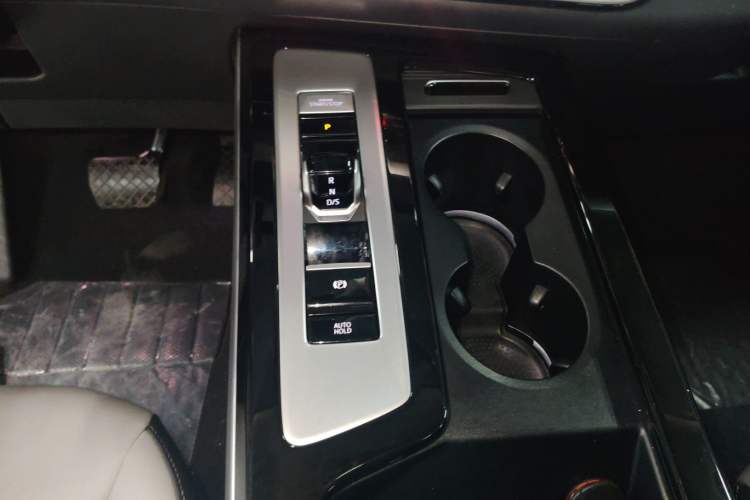 Used Volkswagen Tavendor 2023 330TSI Luxury Touring Edition
