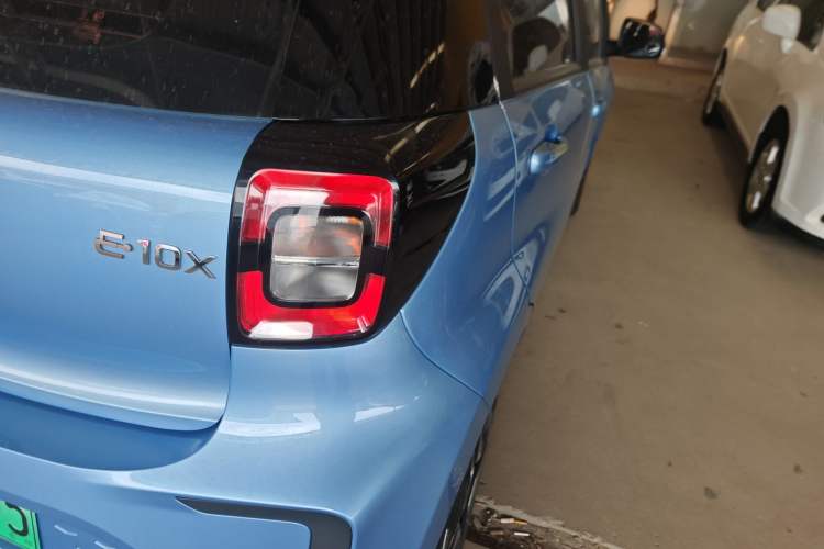 Used SOL E10X 2021 302 km Range Fashion Edition 31.4 kWh