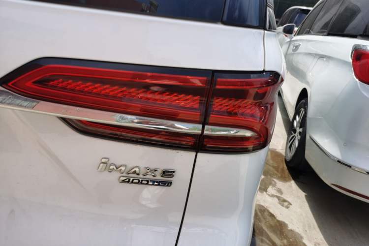 Used Roewe iMAX8 2021 400TGI Supreme Series Ultimate Edition Right Rear Taillight