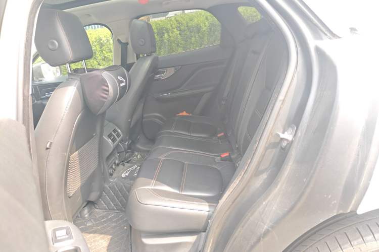 Used Jaguar F-PACE 2018 2.0T Two-Wheel Drive Urban Deluxe Edition