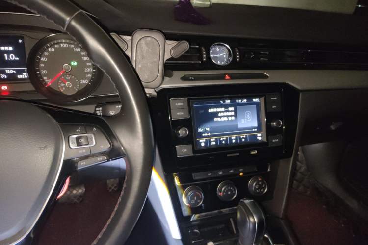 Used Volkswagen Magotan 2019 330TSI DSG Leading Edition China V Standard Audio And AC Panel