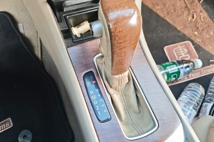 Used Nissan Sylphy 2009 1.6XL Automatic Luxury Sunroof Edition Gear Lever