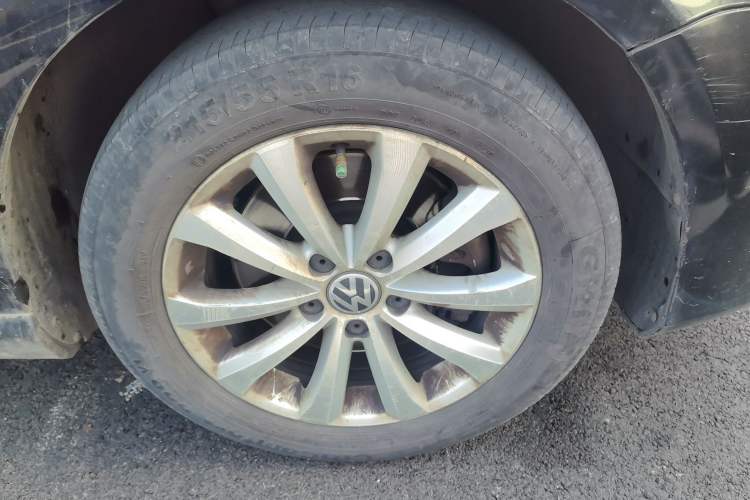 Used Volkswagen Magotan 2012 Revised 1.4 TSI Comfort Version Right Front Wheel Hub