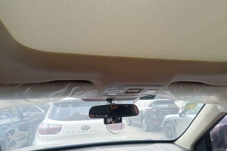 Used Geely Auto Emgrand X7 Sport 2018 1.8TD Automatic Two-Wheel Drive Smart Connect 4G Internet Edition Headliner