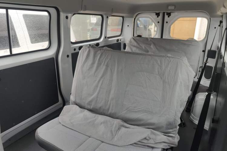 Used Wuling Yangguang 2025 Model 400km Bus Edition—Comfort Edition
