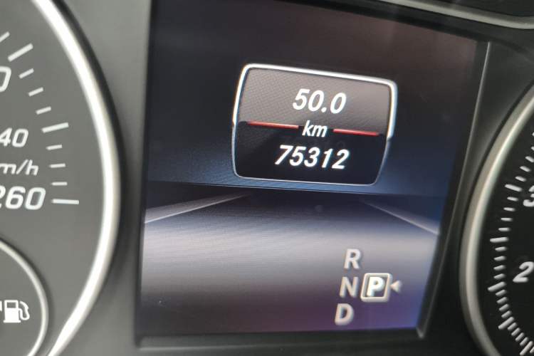 Used Mercedes-Benz B-Class 2015 B 200 Fashion Model Odometer Close Up