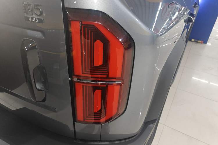 Used Formula Leopard Leopard 5 2023 Explore Edition