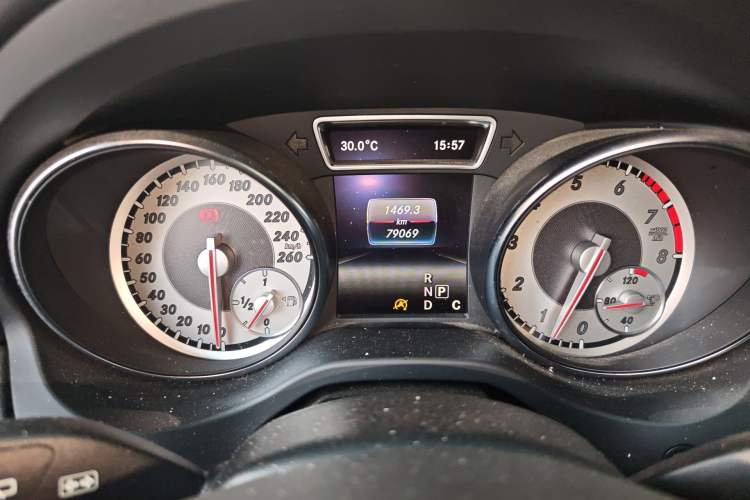 Used Mercedes-Benz GLA 2016 GLA 200 Sport Edition Odometer Close Up