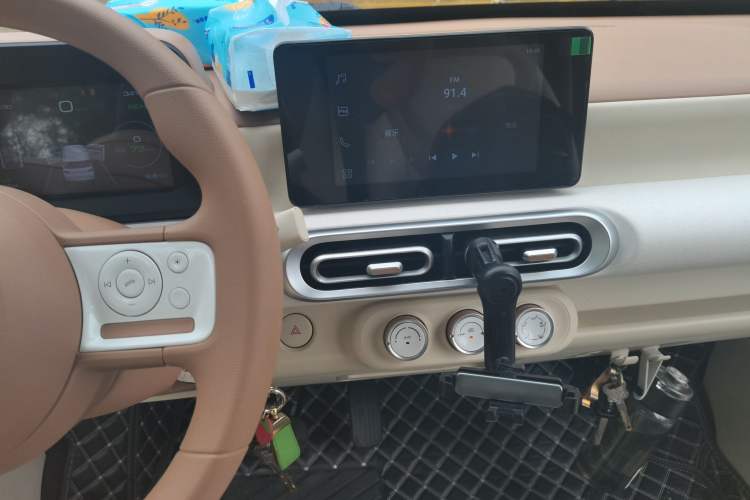 Used Wuling Hongguang MINIEV 2024 3rd Generation 215km Advanced Version Audio And AC Panel