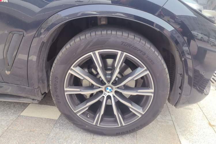 Used BMW X5 2020 xDrive30i M Sport Package Right Front Wheel Hub