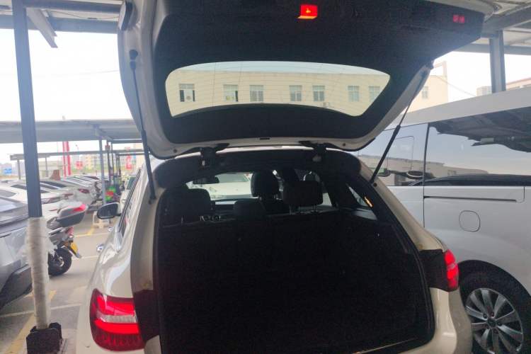 Used Mercedes-Benz GLC 2017 GLC 260 4MATIC Luxury Model