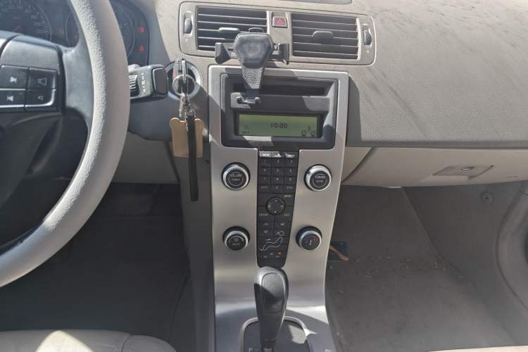 Used Volvo S40 2006 2.4i
