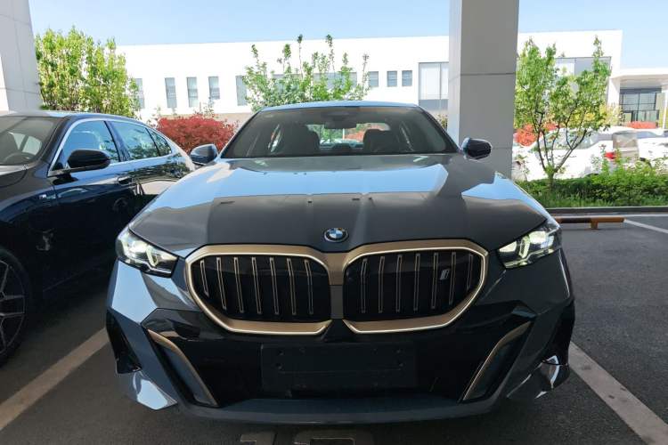 Used BMW i5 2024 eDrive 35L Luxury Model with M Sport Package
