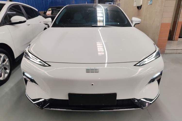 Used Geely Galaxy E8 2024 665 km Range Rear-Drive Starship Long-Range Version