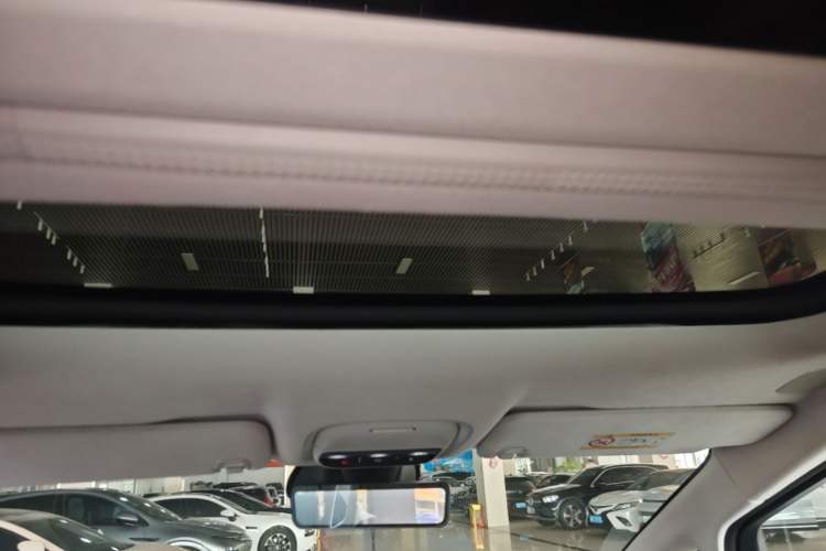 Used XPeng X9 2025 740 Ultra-Long Range Max Headliner