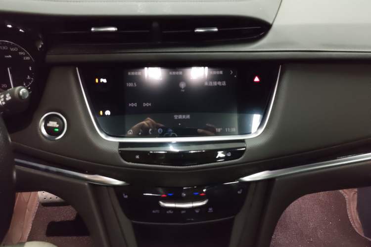 Used Cadillac XT5 2024 2.0T Two-Wheel Drive Fashion Edition Audio And AC Panel