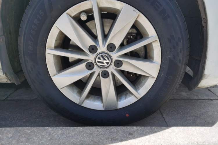 Used Volkswagen Golf 2015 1.6L Automatic Fashion Model Right Front Wheel Hub