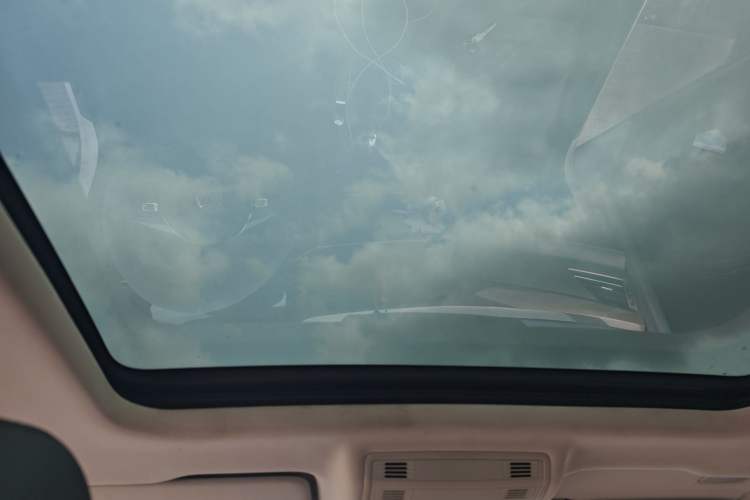 Used Volkswagen Tharu 2021 280TSI Two-Wheel-Drive Luxury Plus Edition Headliner