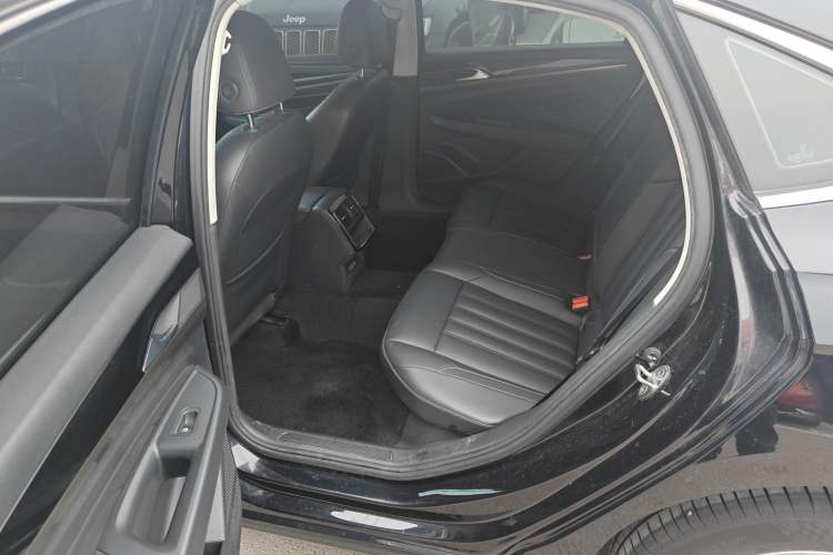 Used Volkswagen Passat 2019 280TSI Business Edition China VI Left Rear Seat