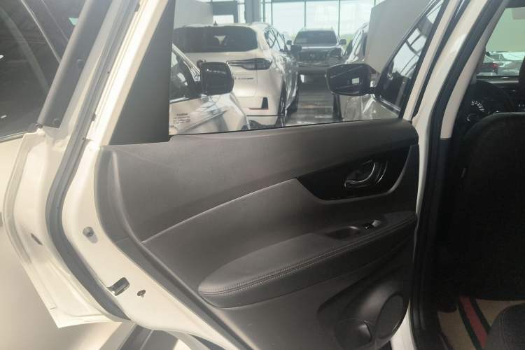 Used Nissan X-Trail 2023 Classic 2.0L Two-Wheel Drive Smart Connect Premium Edition